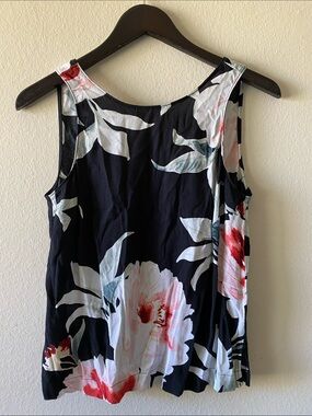 Dynamite Black Floral Sleeveless Blouse